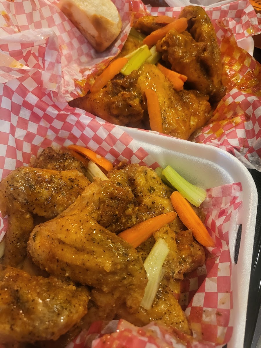 Walt's Wings & Things